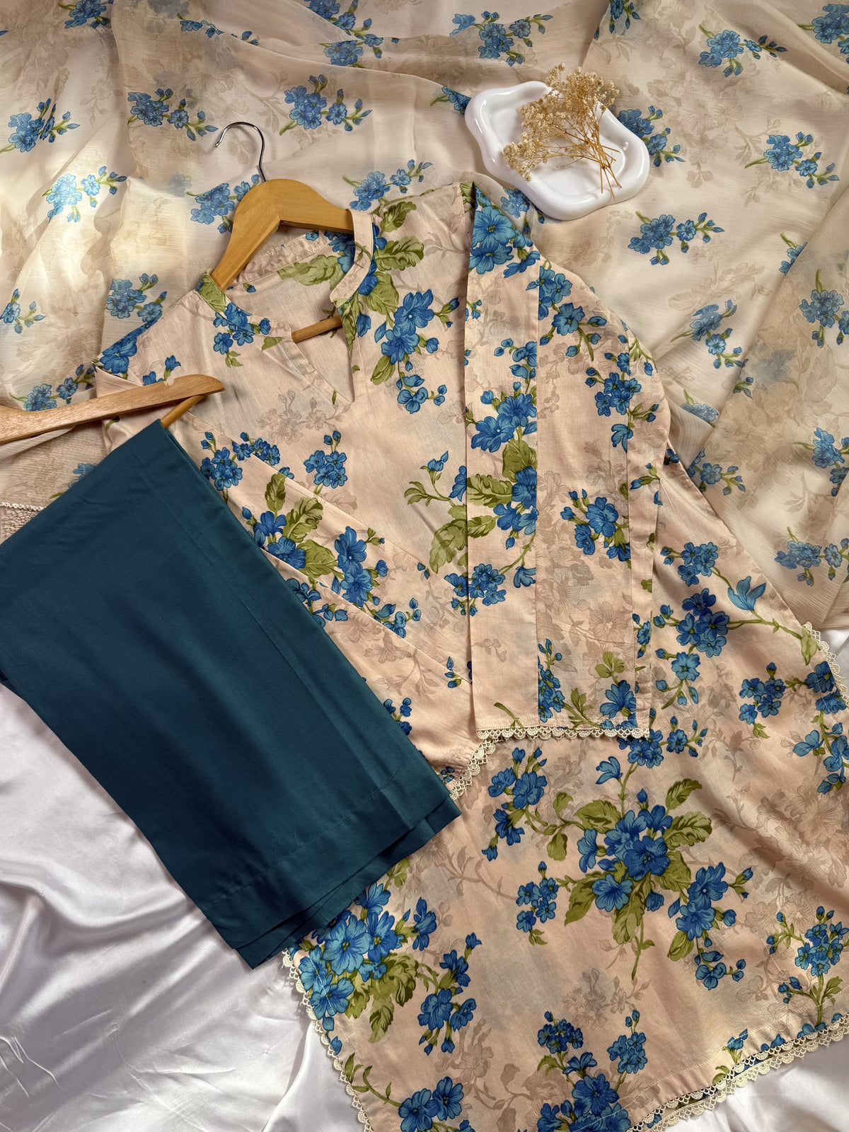 Lure 3 Piece – beige 3-piece outfit